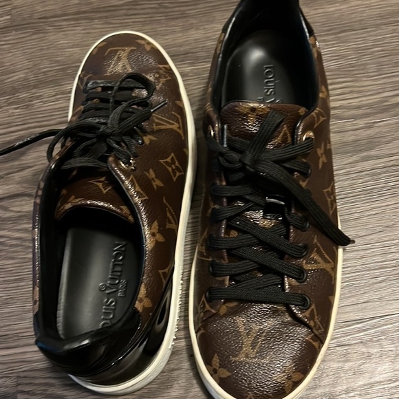 Authentic Louis Vuitton sneakers​​​​​ - Picture 5 of 7